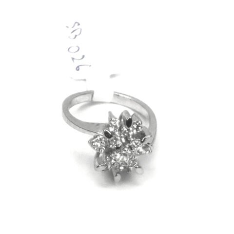 Shining Star-Shaped Diamond Style Ring In Pure Silver